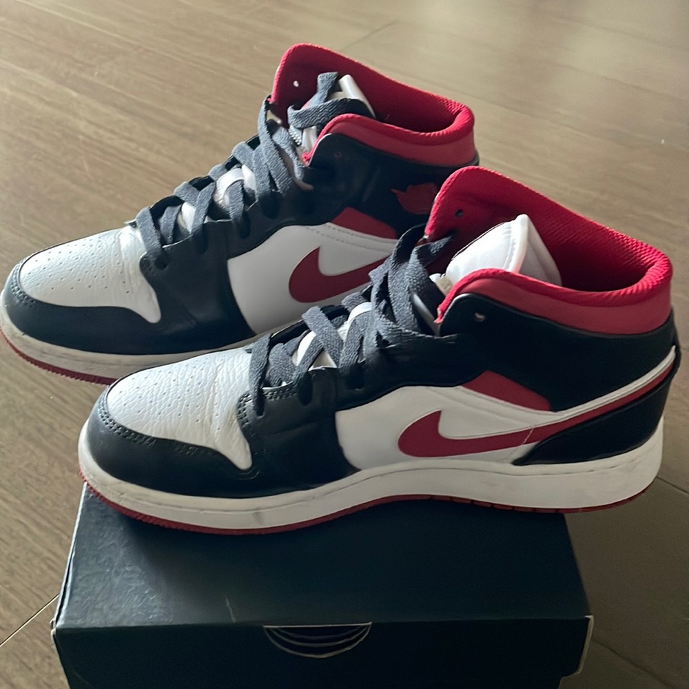 Air Jordan 1 mid